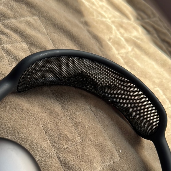 Black Apple AirPods Max - Picture 5 of 7